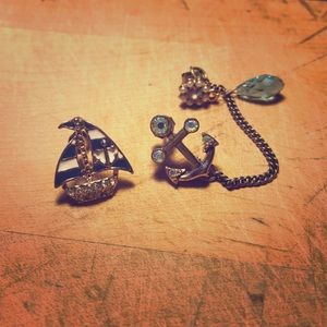 Betsey Johnson earrings 🎀